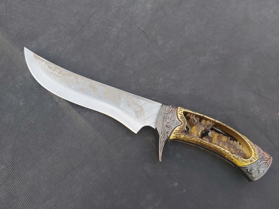 Колекционерски ловен нож с поставка-два модела