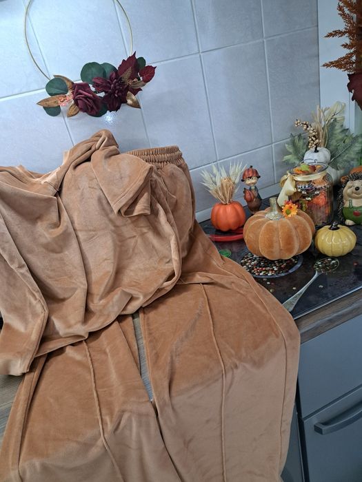 Compleu din catifea mas 42-44