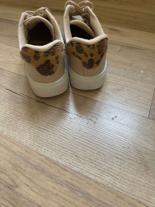 Кроссовки женские бежевые леопард