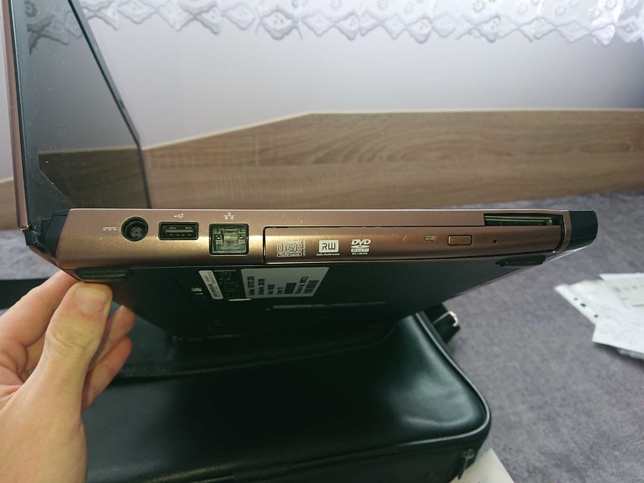 Лаптоп Dell Vostro 3300 13.3" i5 M430 NVIDIA 310M 4GB RAM 320GB HDD