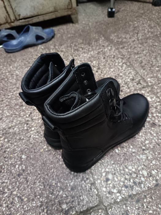 Обувки кубинки N 44 100лв цвят черен