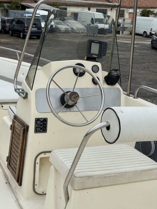 Лодка 5.7м с мотор Yamaha 115hp на 400 мото часа