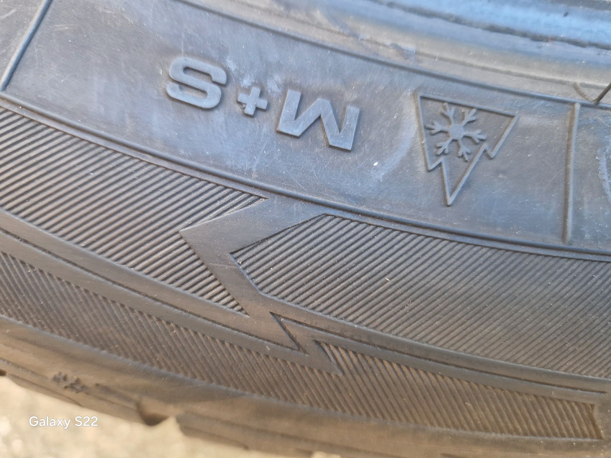 GOOD YEAR ULTRA GRIP Performance + SUV. 225/55/18, ДОТ 2324, на около