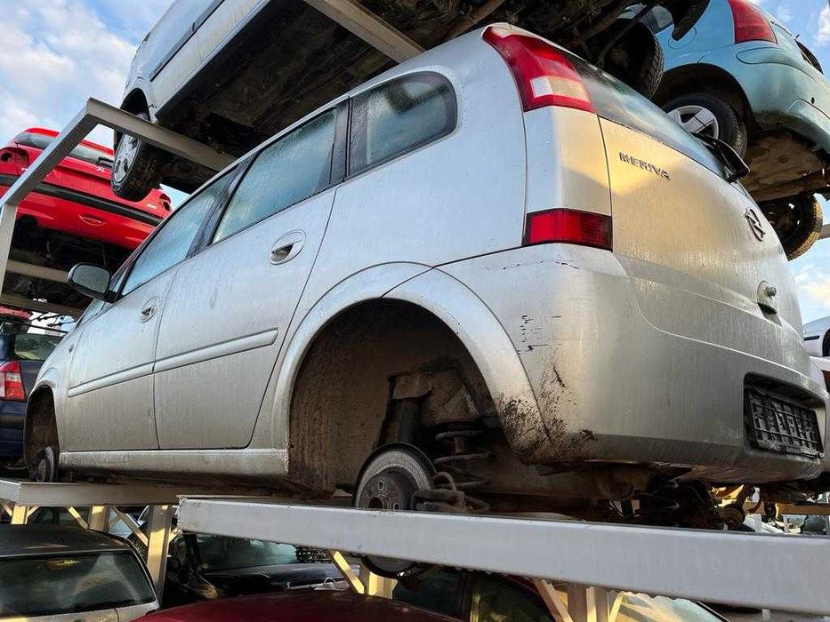 Dezmembrez Opel Meriva