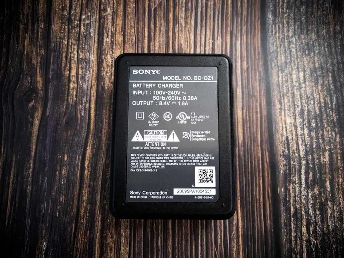 Зарядно Sony BC-QZ1 за батерии NP-FZ100