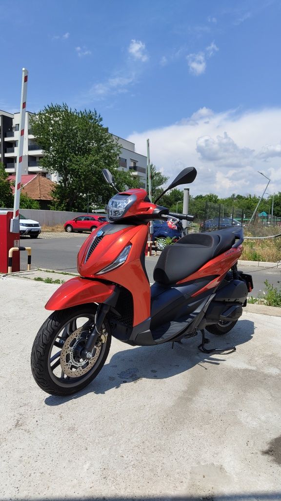 Piaggio Beverly 300 S hpe 2022 în garanție