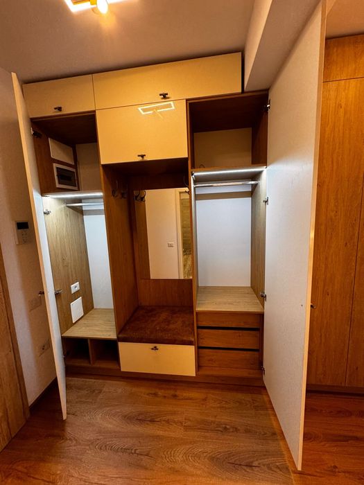 Garsoniera de inchiriat , Tractorul Coresi