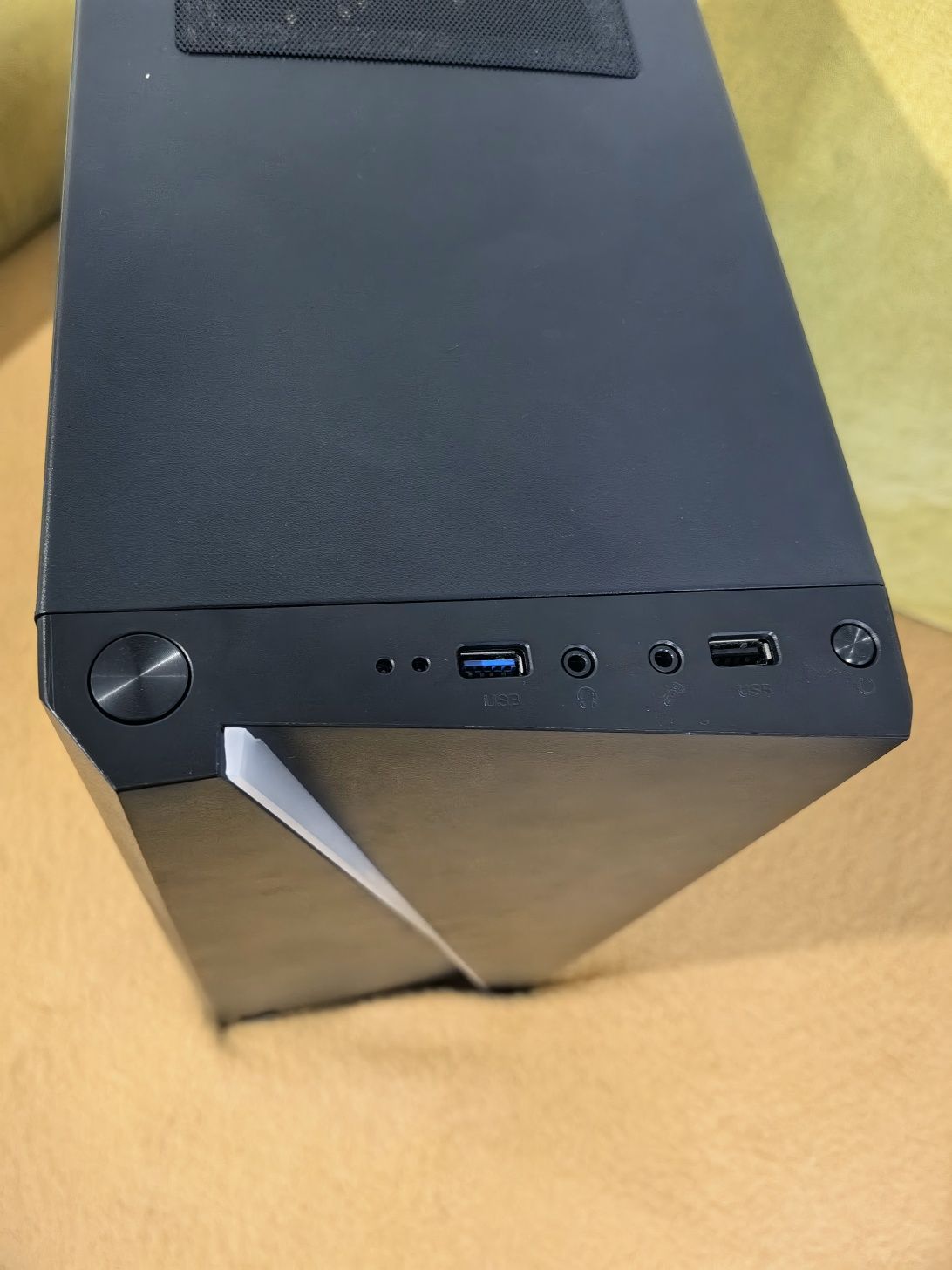 Настолен компютър Intel Core I3/2x8GB RAM/RX570