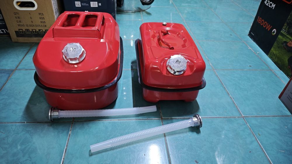 Канистра 10 л. Канистра для бензина. Канистра-неваляшка. Стальные.