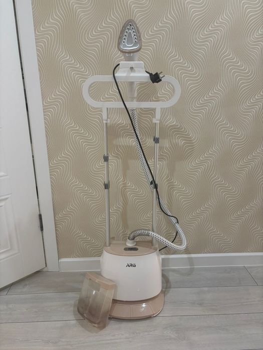 Продаётся пылесос- пароотпариватель.