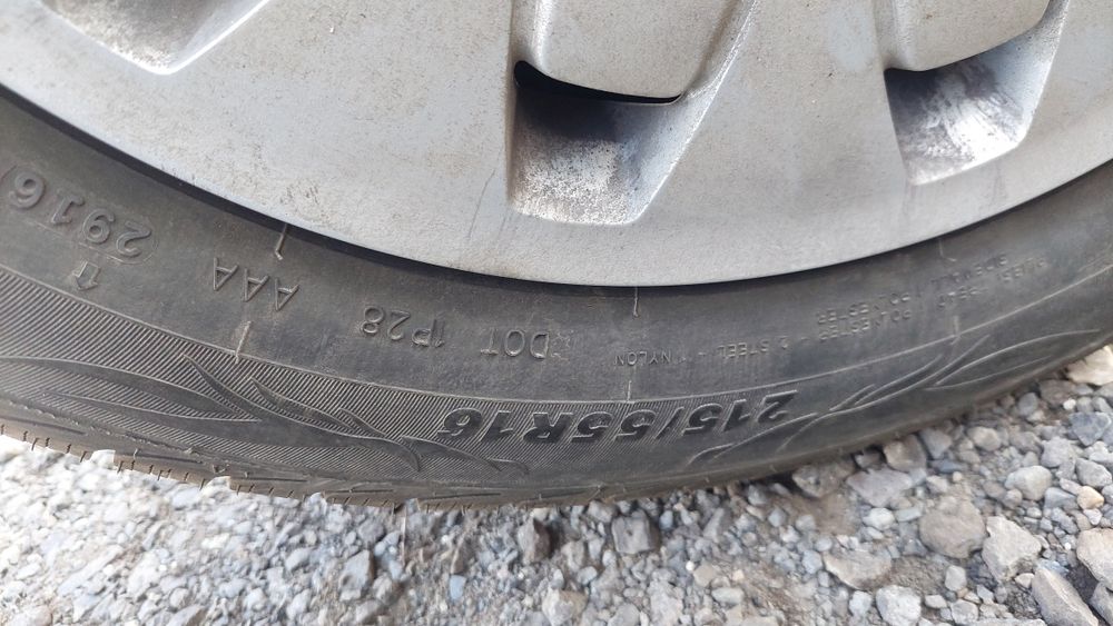 Cauciucuri iarnă 215/55/16 cu jante de tablă,  dot 2016 .