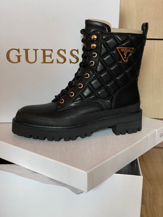Продавам кожени боти Guess