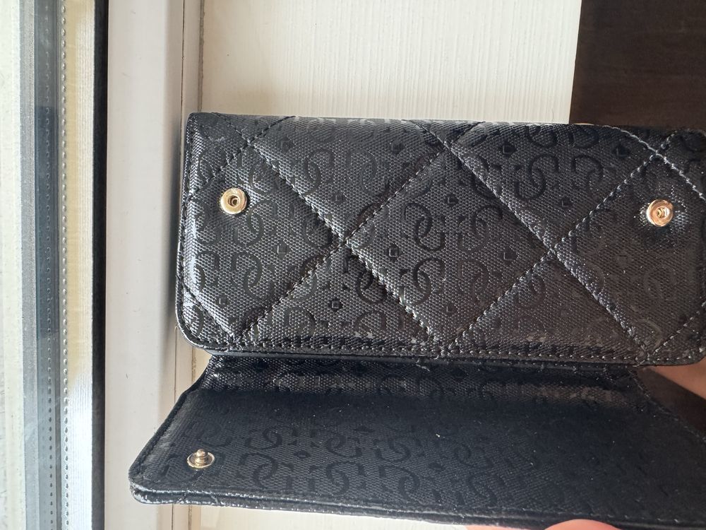 Портфейл Guess, не е използван, в черен цвят
