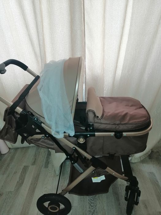 Продоётся коляска почти новая имеется в комплекте сумка