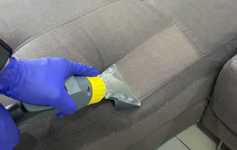 Inchiriez aspirator profesional curatare canapele