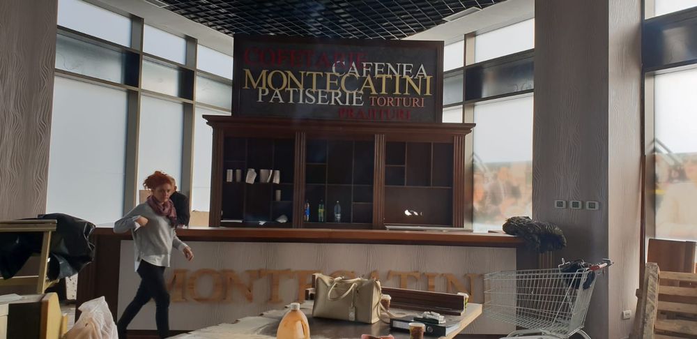 Bar lemn masiv cu pult de inox și mese frigorifice