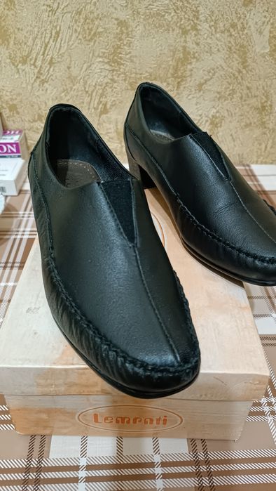 Продам женские туфли