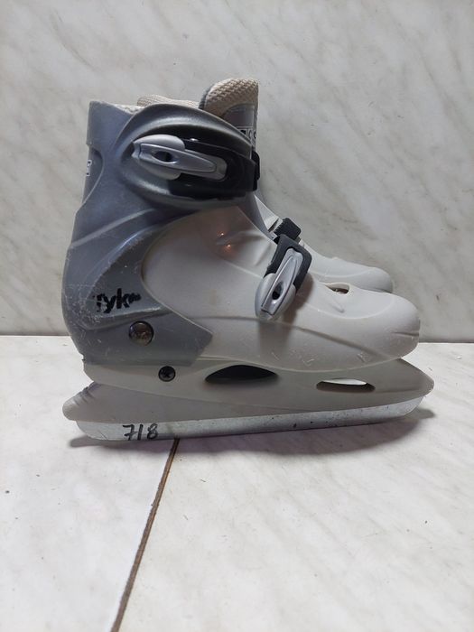 Patine 718 gheata patinaj artistic CCM reglabile marime 34-35-36