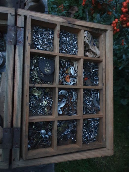 Dulap lemn curățat încălțăminte și lădițe cizmar