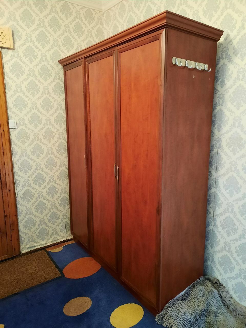 Продаю шифоньер.