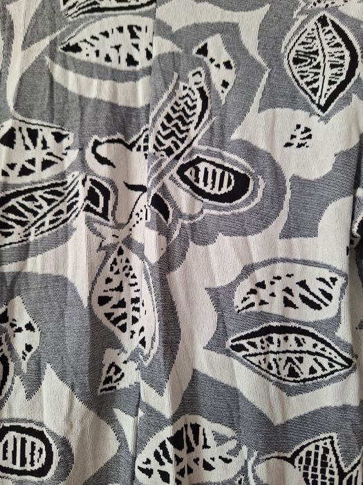 Vând rochie cu imprimeu alb cu negru