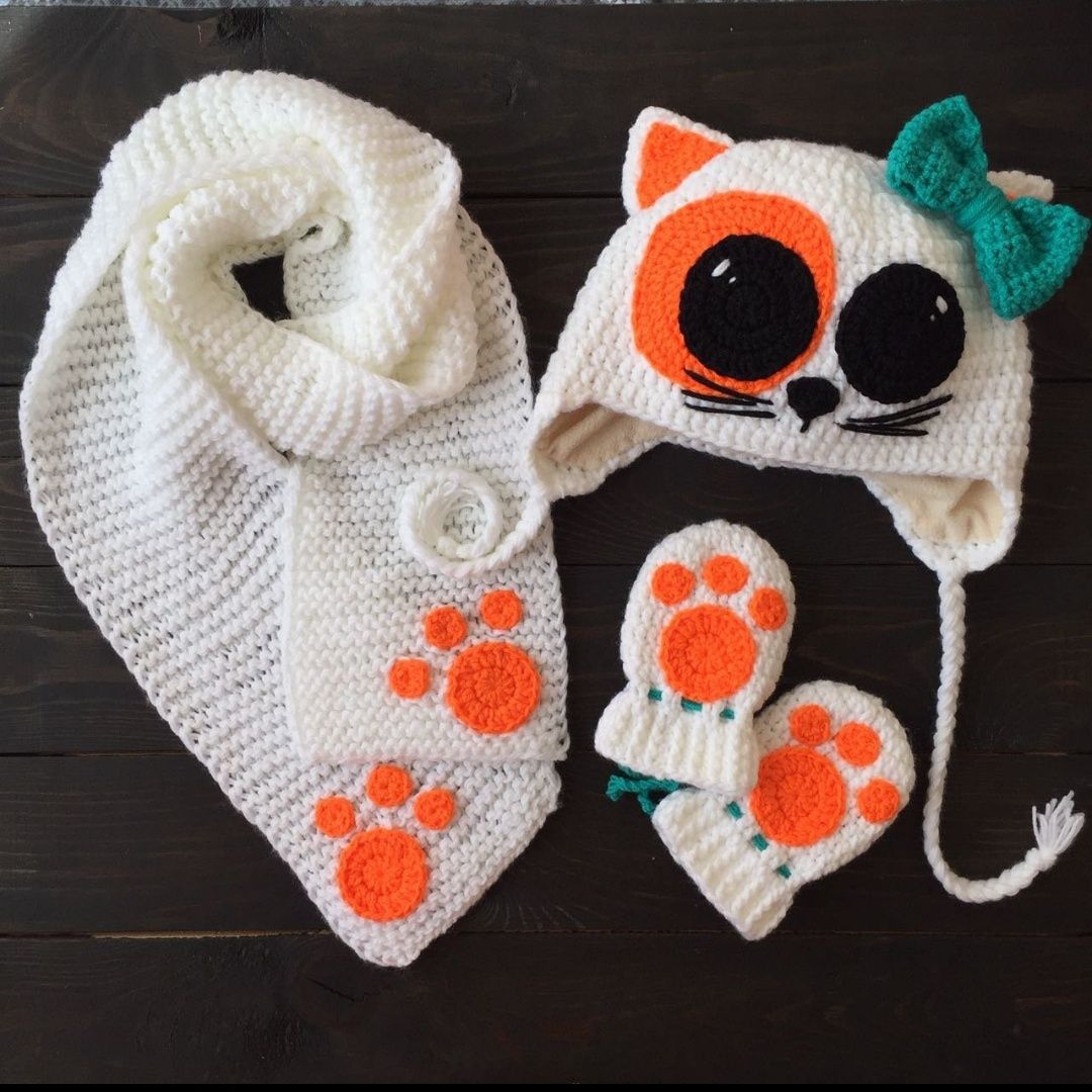 Зимний набор "Котёнок": шапка, шарф, варежки.