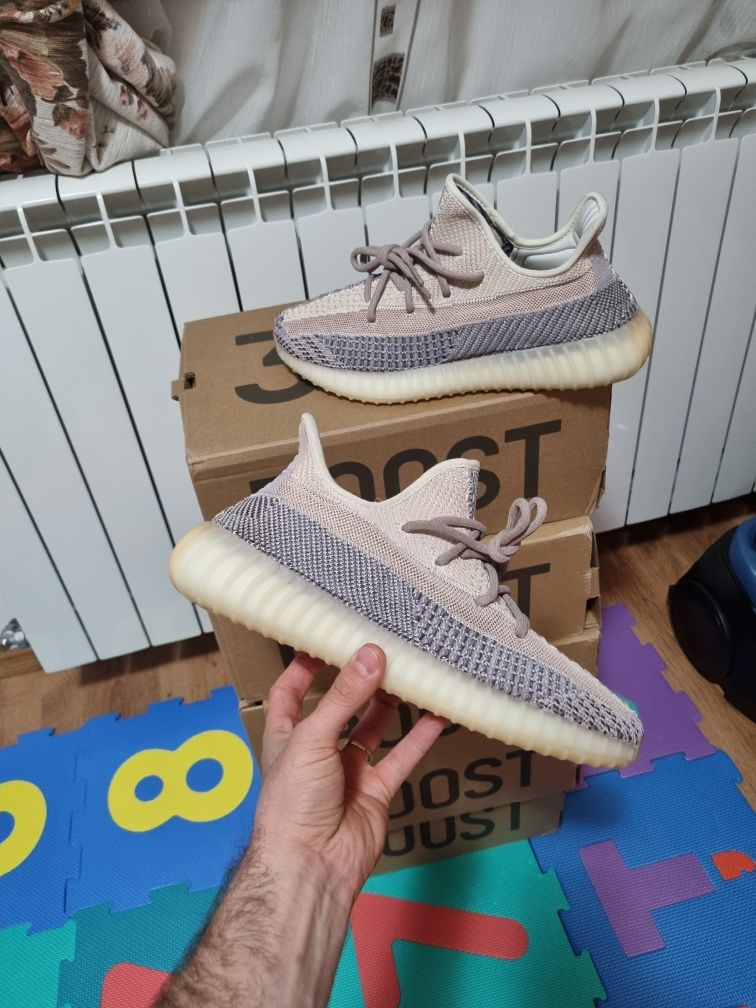 43 1/3 Yezzy boost v2 ash pearl