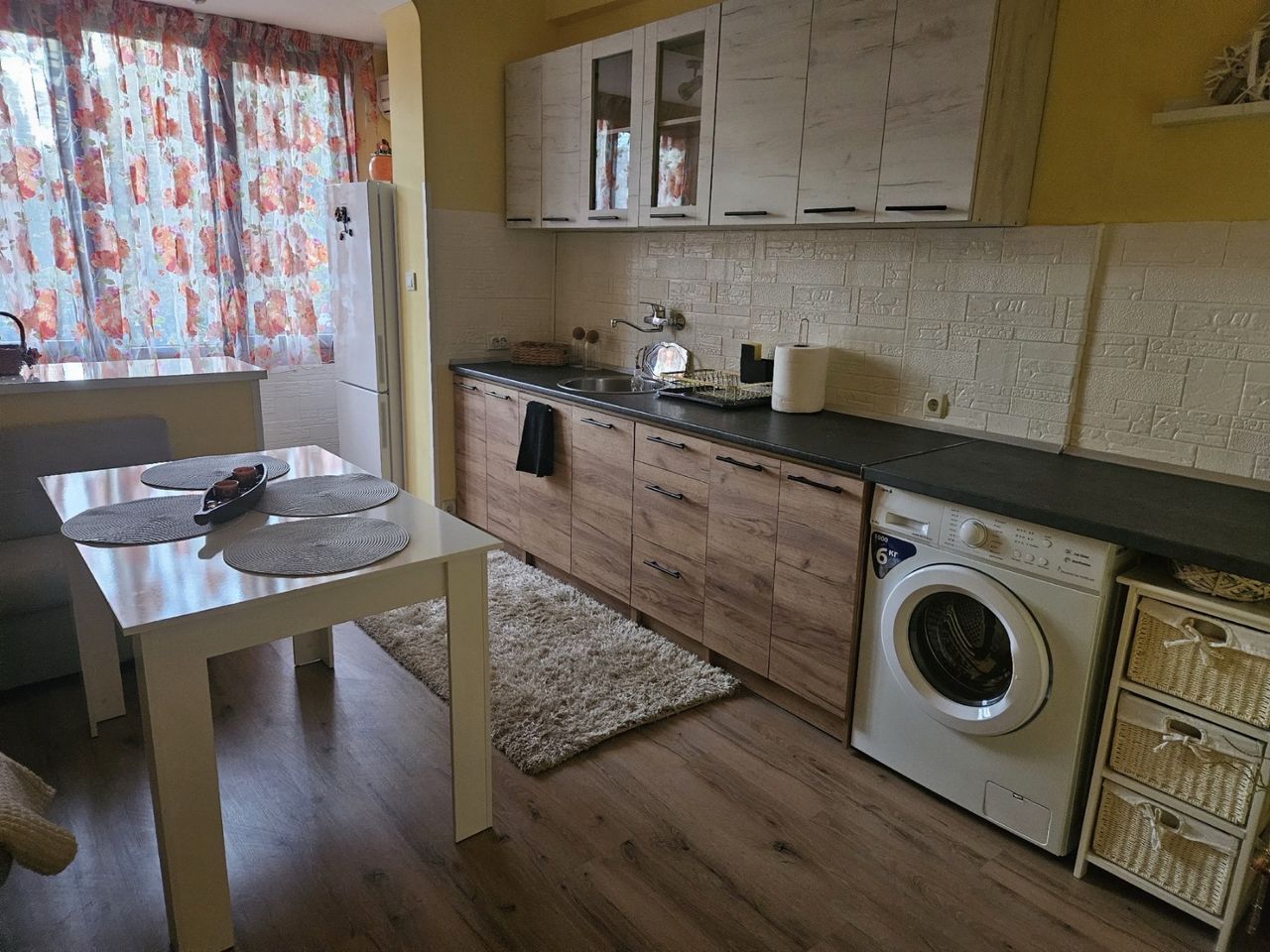 Дава се под наем Тристаен апартамент в София, Хиподрума - 72 кв.м за 663 € - Снимка #3