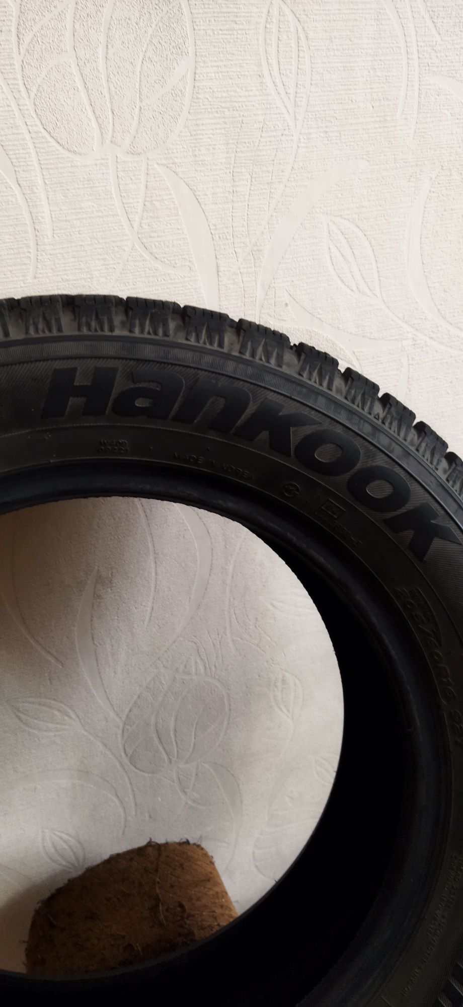 Продам зимнюю резину 205/60 r16 б/у