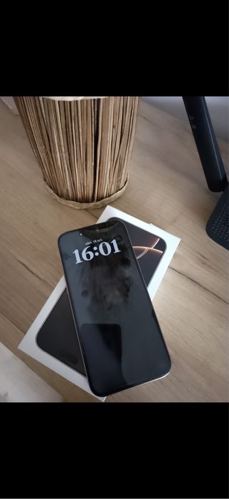 Iphone 16 pro max Desert Titanium