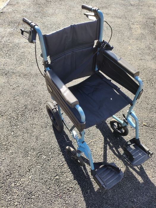 Scaun cu rotile ultrausor, pliabil, sezut 45 cm, CML-203ABJ-16

 

Sca