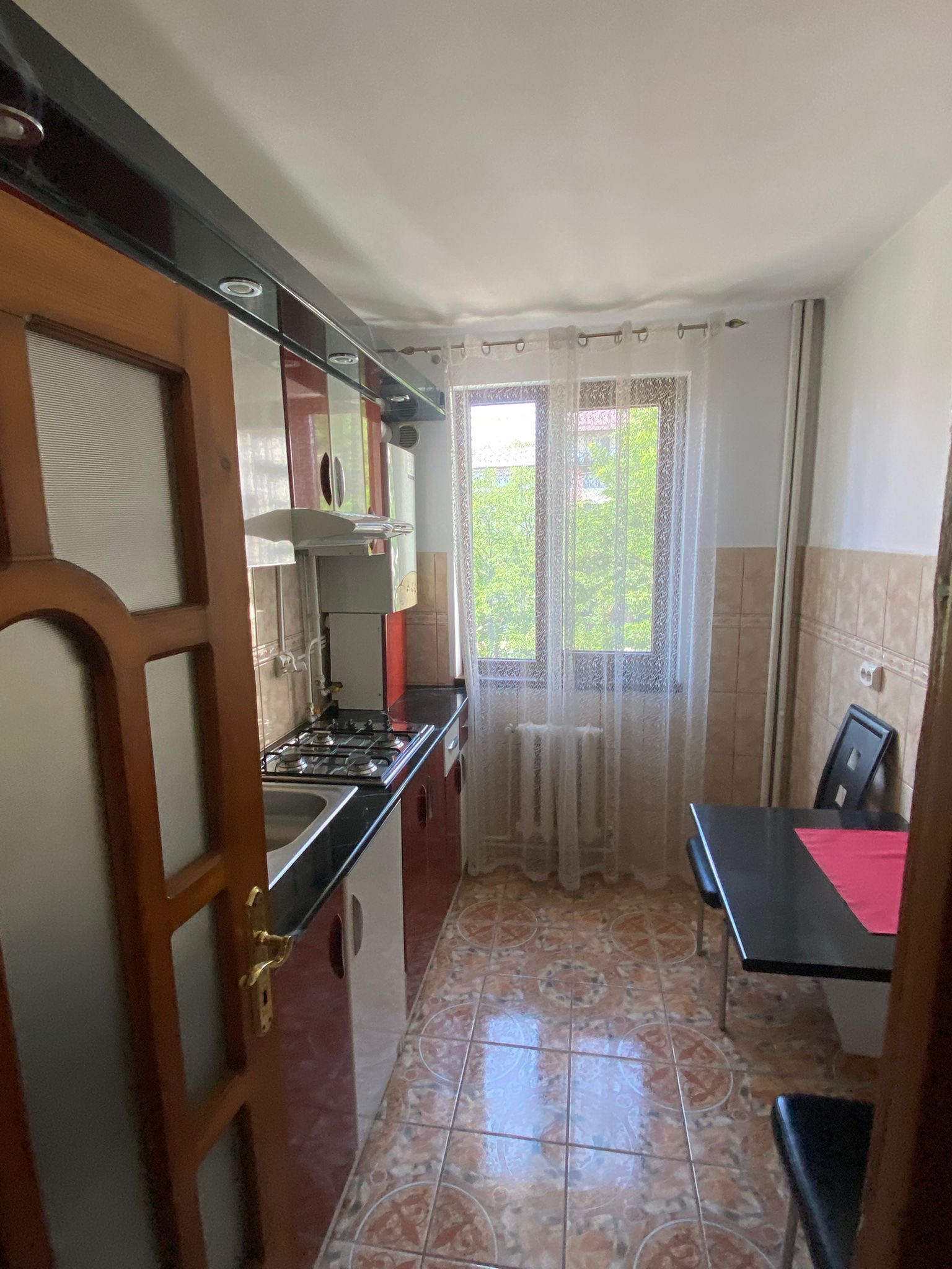 Ofer spre închiriere apartament 2 camere strada Sucevei zona Carrefour