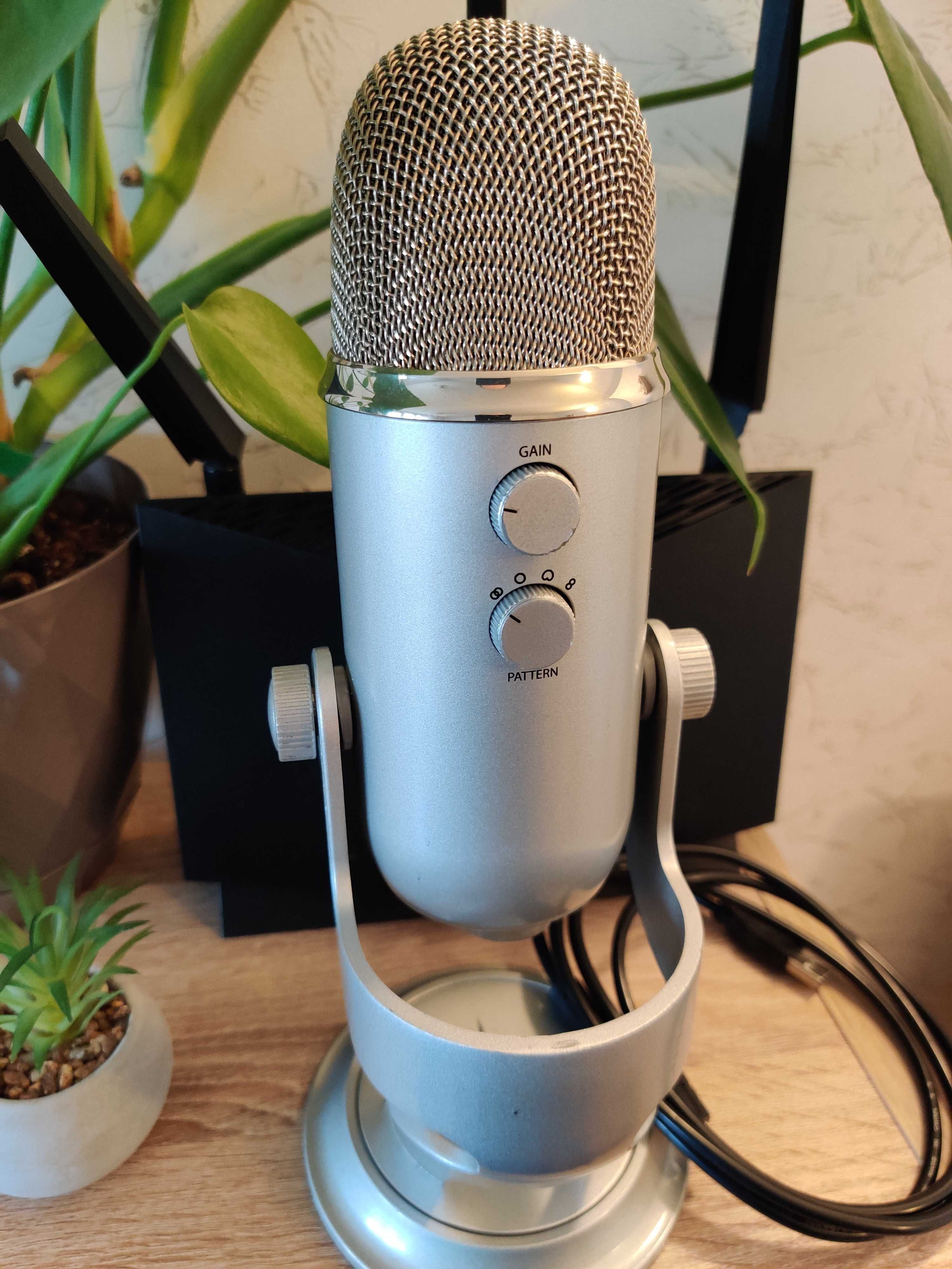 Микрофон Blue Yeti Silver