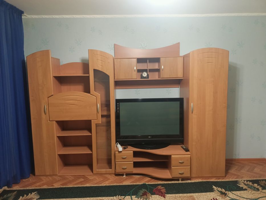 Мини стенка в зал. Цена 50000