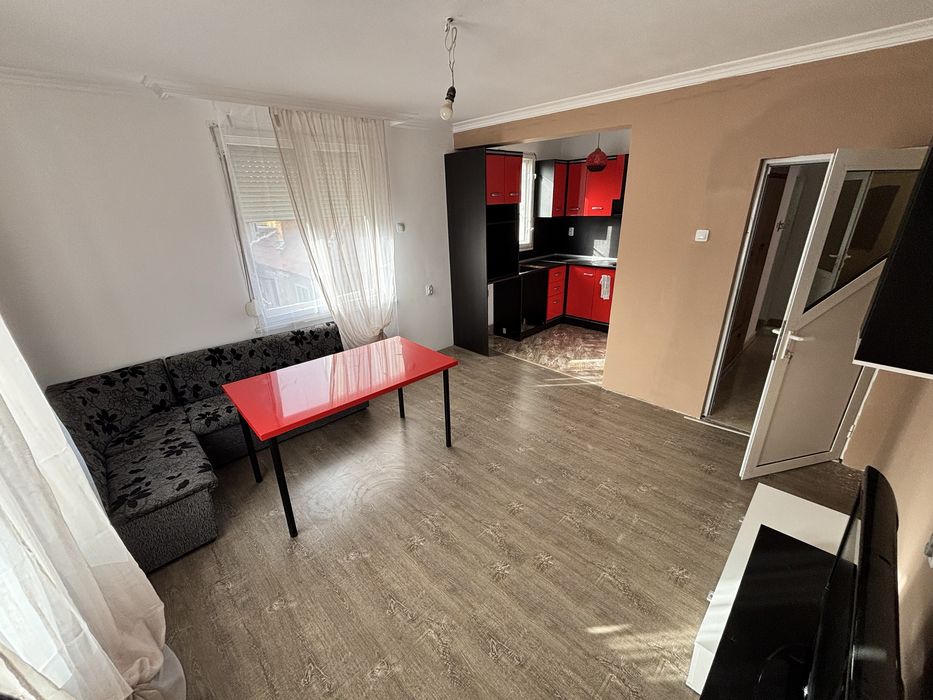 Етаж от къща в град Ботевград