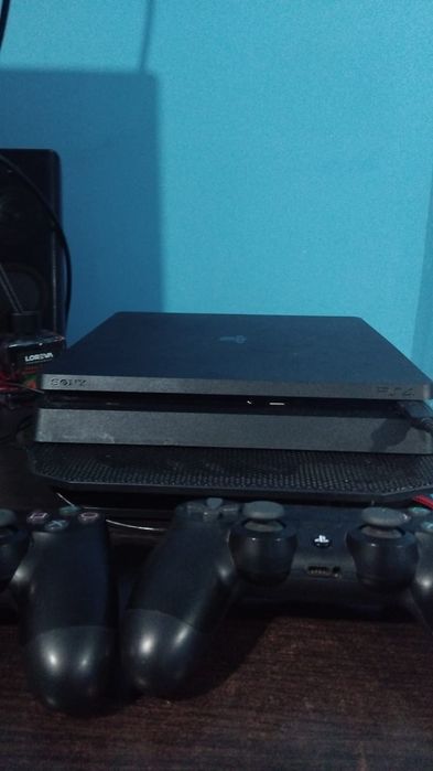 Vand Play Station 4 1TB