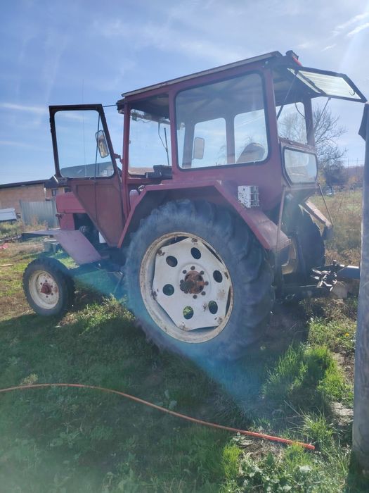 Tractor Universal 650 stare perfectă de funcționare.