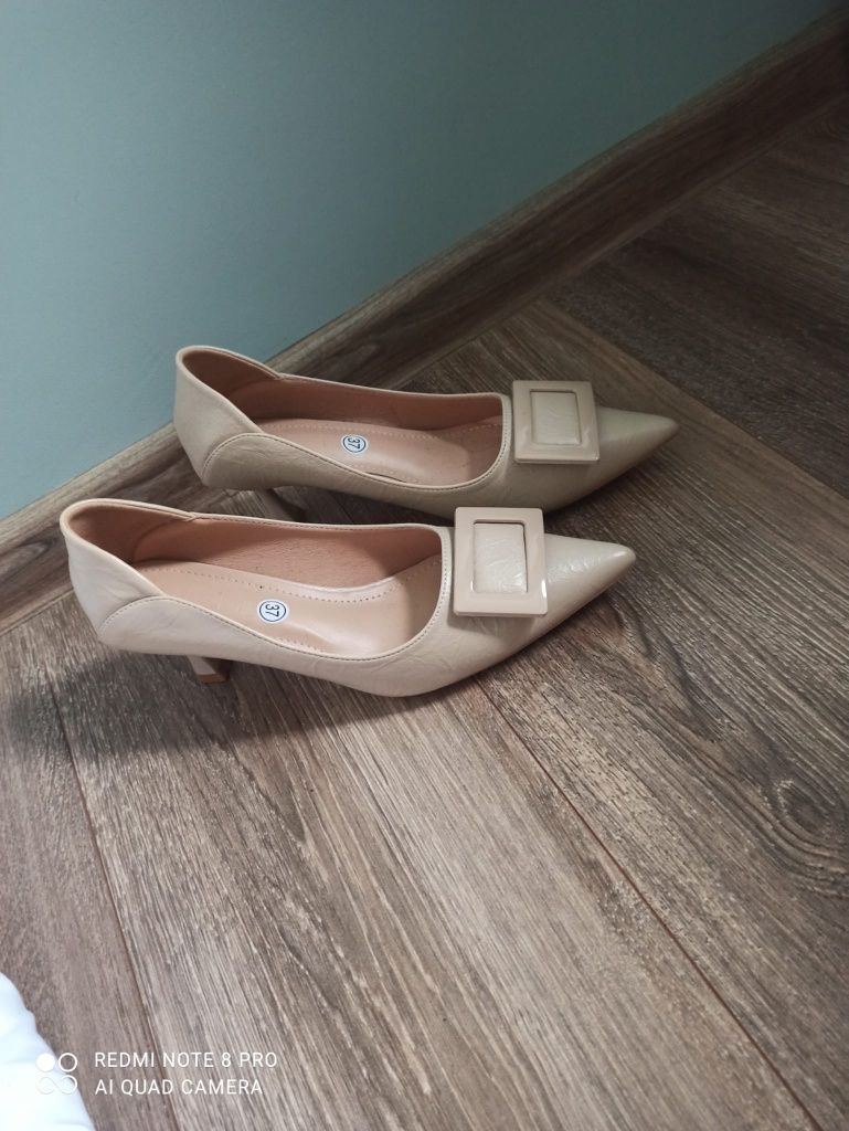 Pantofi eleganți superbi