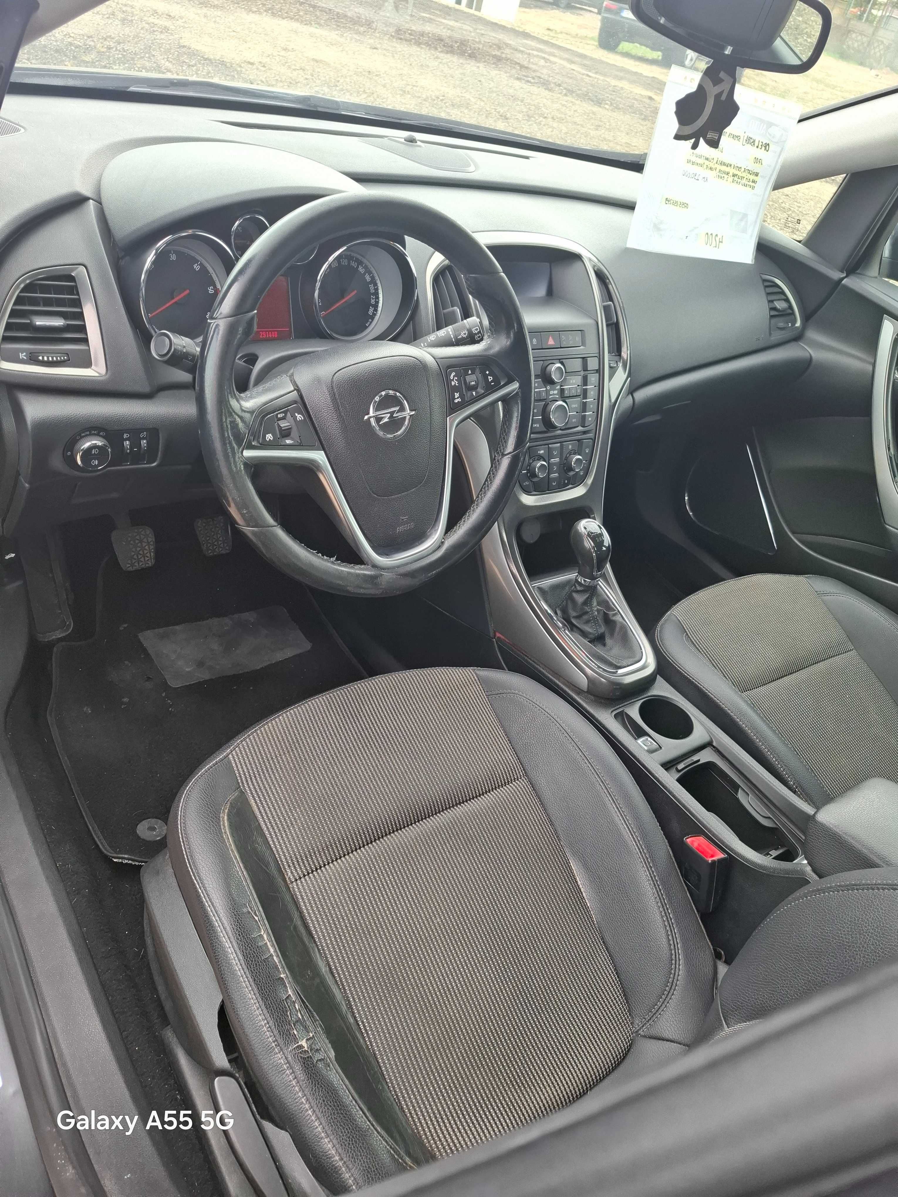Opel Astra Break,an 2011, 1,7 D ,tapiterie semipiele cutie manuala.