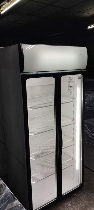 Вертикална хладилна витрина