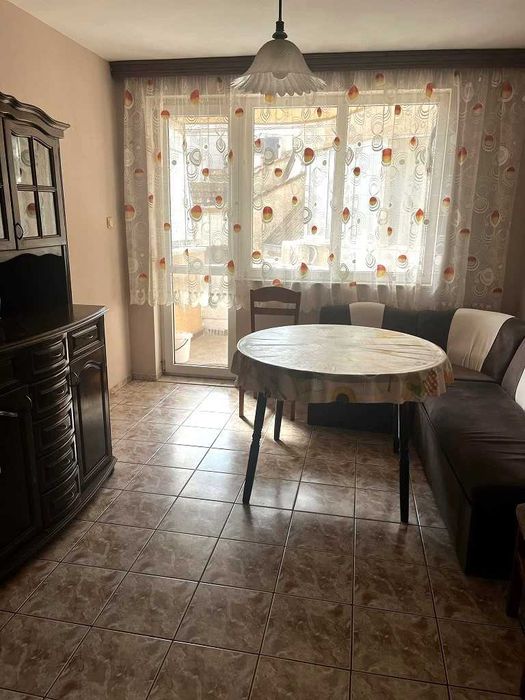 Дава се под наем Тристаен апартамент в Варна, Базар Левски - 80 кв.м за 510 € - Снимка #1