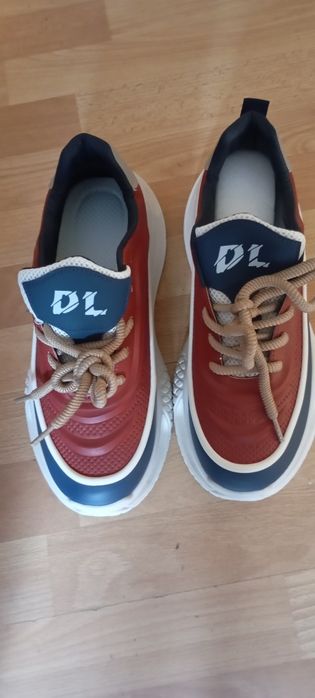 Нови маратонки DL