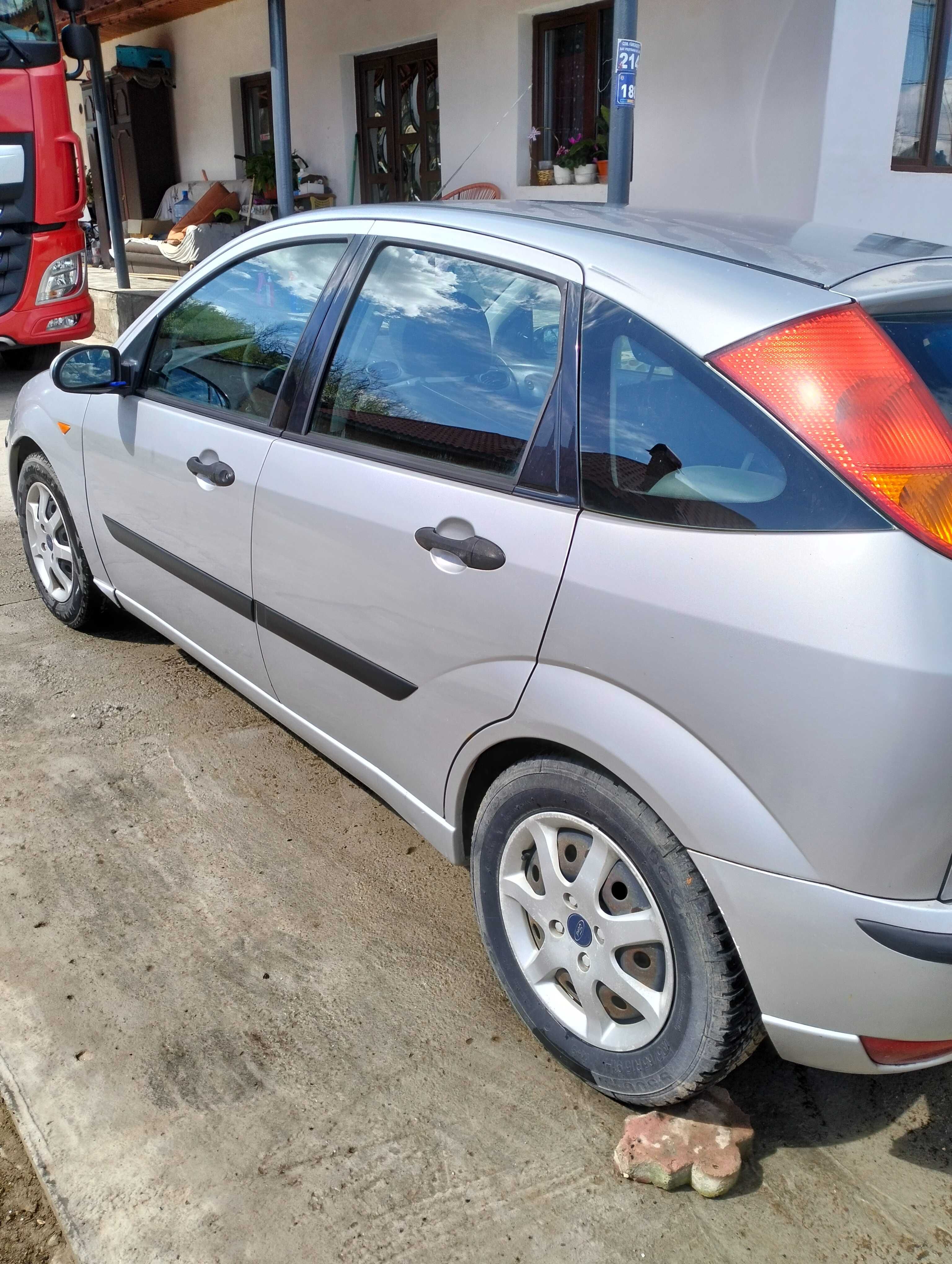 VÂND FORD FOCUS 2004 benzina+gpl