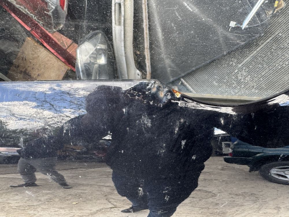 Продавам преден капак за vw passat B7