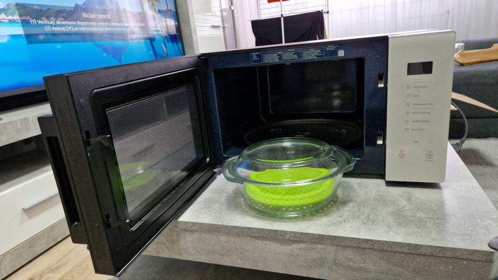 Cuptor cu microunde si grill Samsung nou.