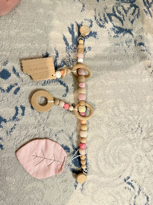 Подвесная игрушка на коляску