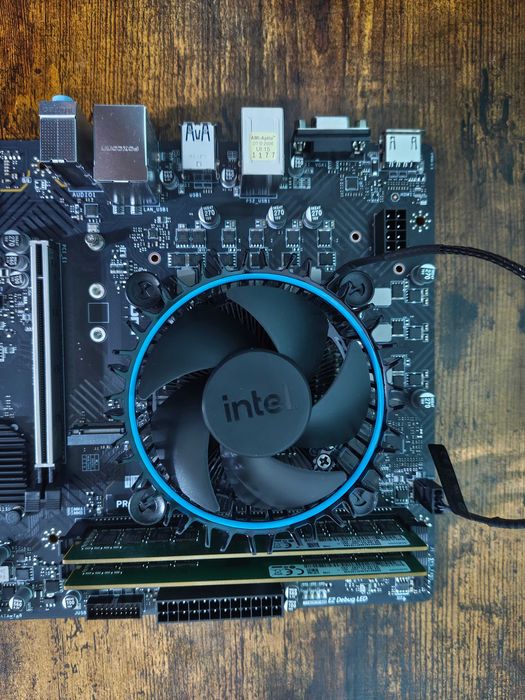 Vand kit Intel Core I3 12100f,  MSI PRO H610M-E, 16GB 2400Mhz