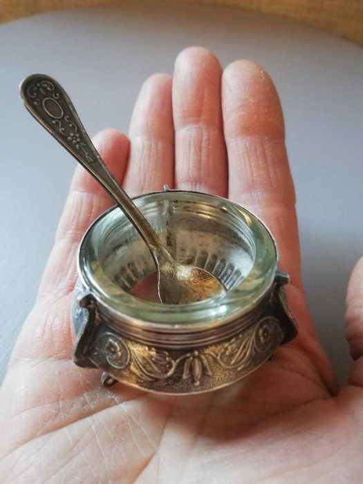 Vand castronele decorative din argint