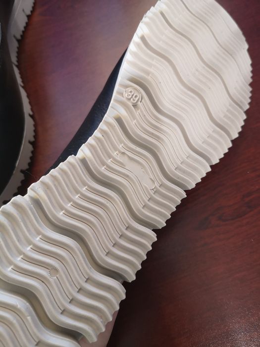 Чисто нови обувки, естествена кожа