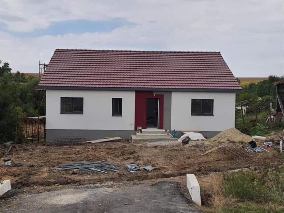 Casa, garaje auto, containere pe structura metalica si panou sandwich